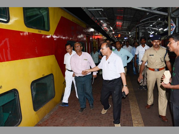 డబుల్ డెక్కర్ రైలు