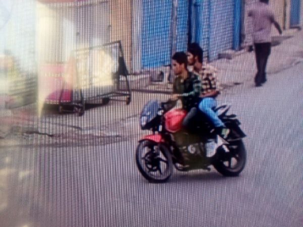 చైన్ స్నాచర్లు