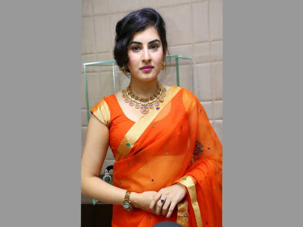 నటి అర్చన