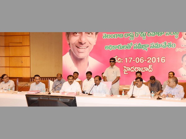 ఆర్టీసీపై కేసీఆర్ సమీక్ష: సిగ్గుచేటు, సమ్మెలొద్దు, ఉద్యోగం నుంచి తొలగిస్తాం