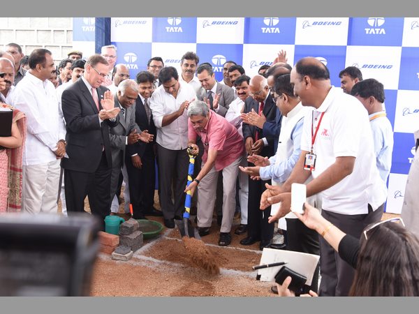 హెలికాప్టర్ల విడిభాగాల తయారీకి పారికర్ శంకుస్థాపన