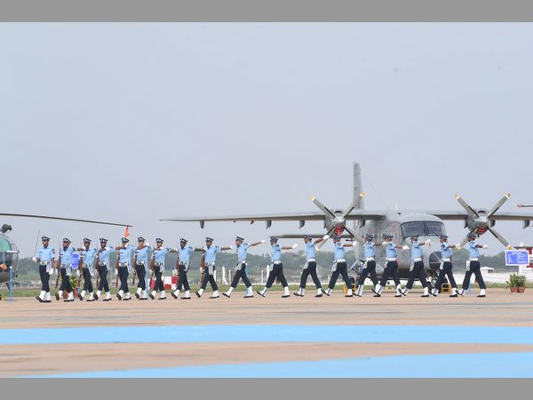 తొలిసారి మహిళా ఫైటర్లు