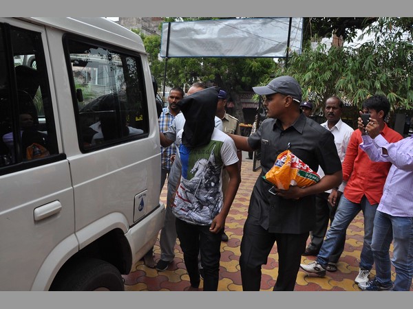 24 గంటల్లో వీడిన 12 లక్షల దోపిడీ మిస్టరీ