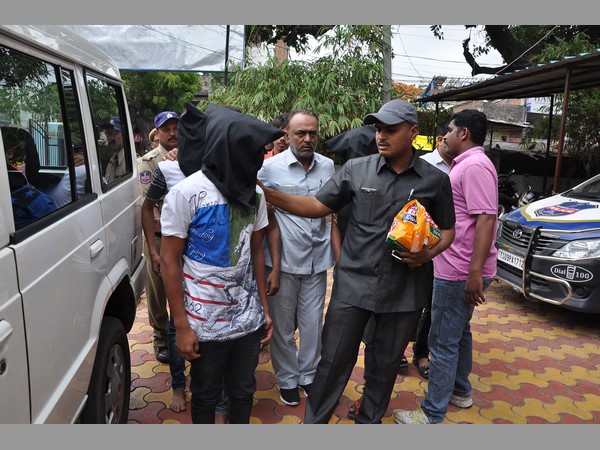 24 గంటల్లో వీడిన 12 లక్షల దోపిడీ మిస్టరీ 