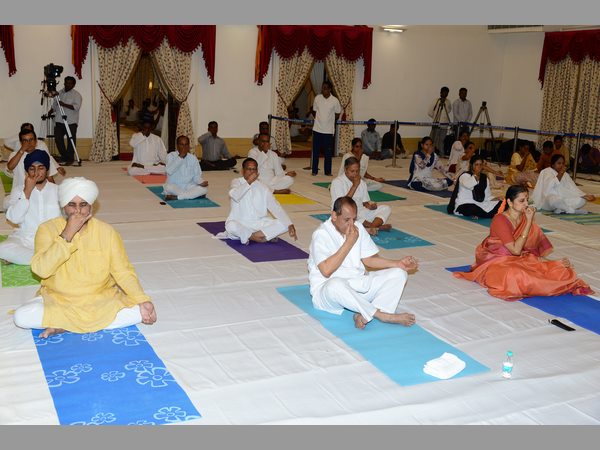 రాజ్ భవన్‌లో యోగా డే
