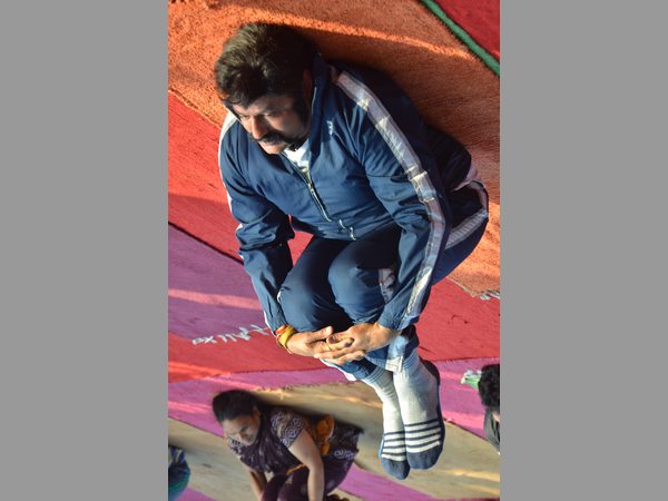యోగా డేలో బాలకృష్ణ