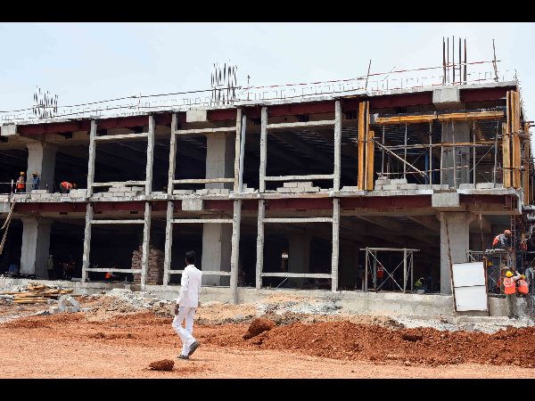 సమీపిస్తున్న గడువు: పనుల్లో వేగం, నాలుగు రోజుల్లో సచివాలయం సిద్ధం