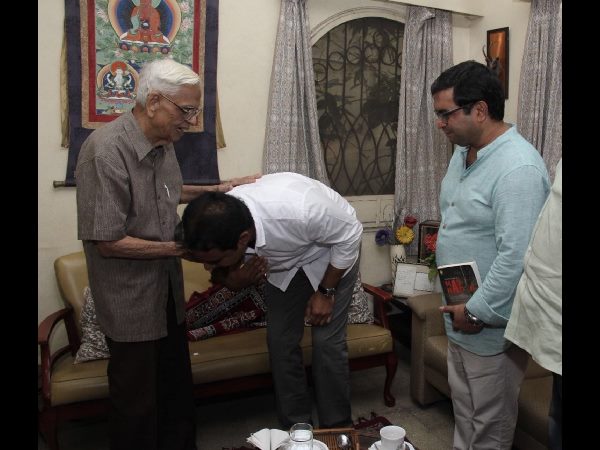  ఆర్ధికవేత్త విఠల్‌కు కేటీఆర్ నమస్కారం