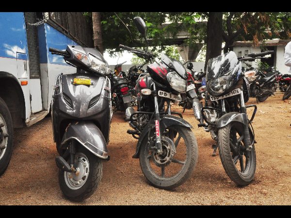 బైక్స్ స్వాధీనం