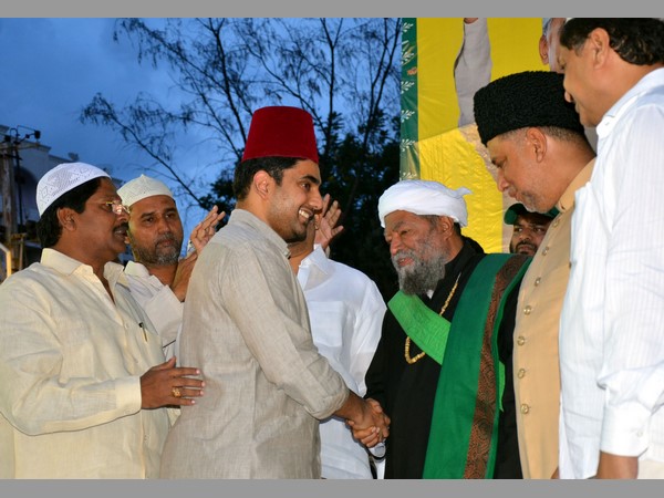 ఇఫ్తార్ విందులో నారా లోకేశ్: చికెన్ తిన్నారు 