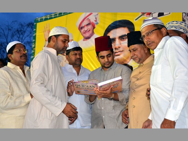 ఇఫ్తార్ విందులో నారా లోకేశ్: చికెన్ తిన్నారు 