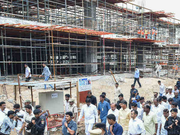 125 రోజుల్లోనే!: కార్యదక్షుడు మంత్రి నారాయణ, వెంటపడ్డ చంద్రబాబు (ఫోటోలు)