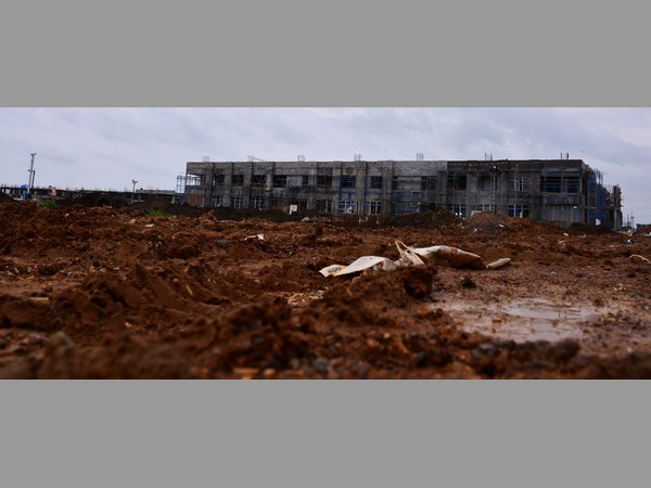 125 రోజుల్లోనే!: కార్యదక్షుడు మంత్రి నారాయణ, వెంటపడ్డ చంద్రబాబు (ఫోటోలు)