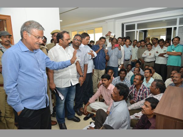 AP employees met Purandeswari