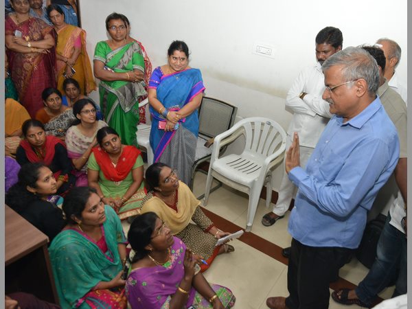AP employees met Purandeswari