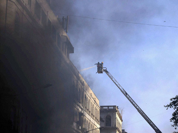Mumbai: Major fire breaks out in building near Regal Cinema in Colaba
