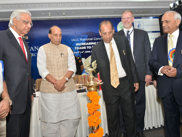 Don’t restrict IT professionals from working, says Rajnath Singh to US Govt