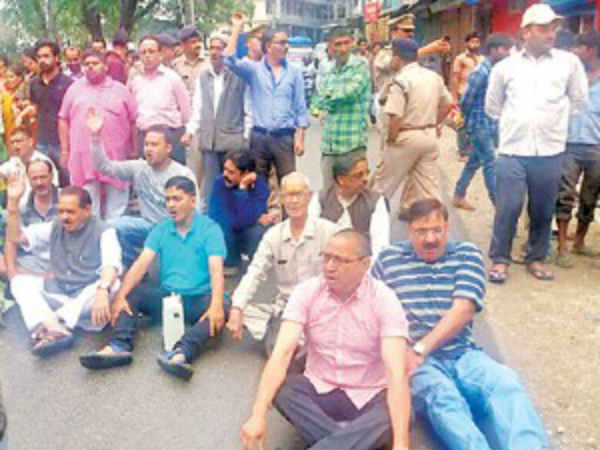 uttarakhand people protest about collector who is from guntur