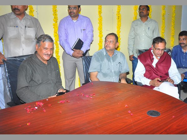  సచివాలయ ప్రారంభం: తగ్గిన విమర్శలు, చంద్రబాబు విజయం సాధించారా? 