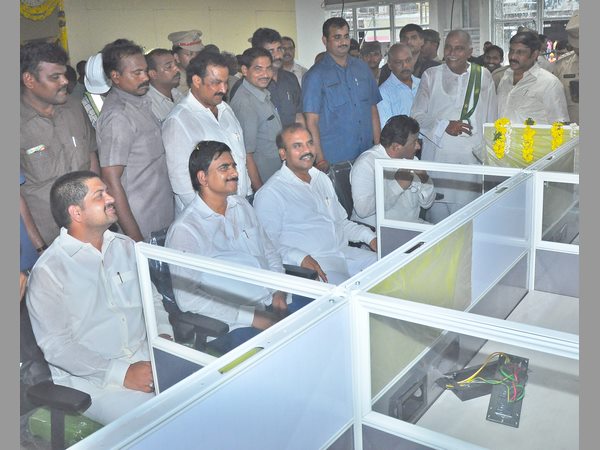 సచివాలయ ప్రారంభం: తగ్గిన విమర్శలు, చంద్రబాబు విజయం సాధించారా? 