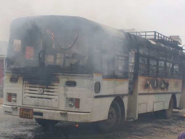 ఆందోళనకారులు 