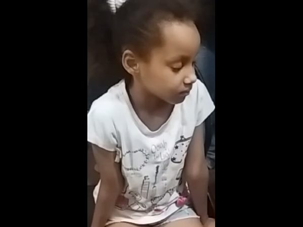 దిక్కు కోల్పోయిన చిన్నారి.