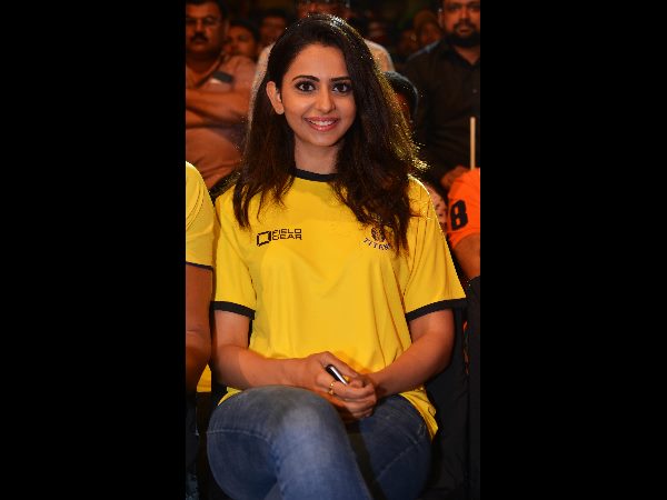  తెలుగు టైటాన్స్ మ్యాచ్‌లో రానా, రకుల్ సందడి