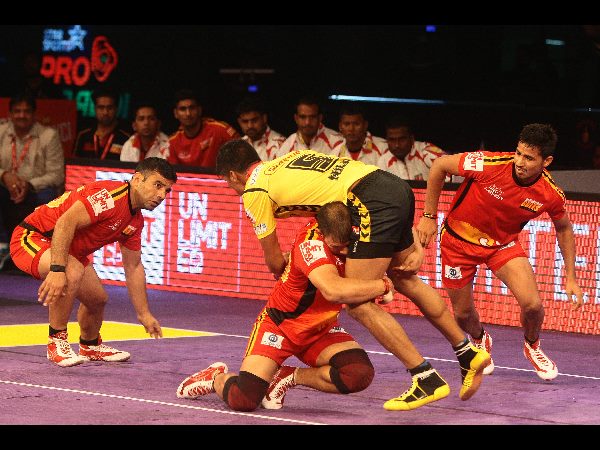  తెలుగు టైటాన్స్ మ్యాచ్‌లో రానా, రకుల్ సందడి