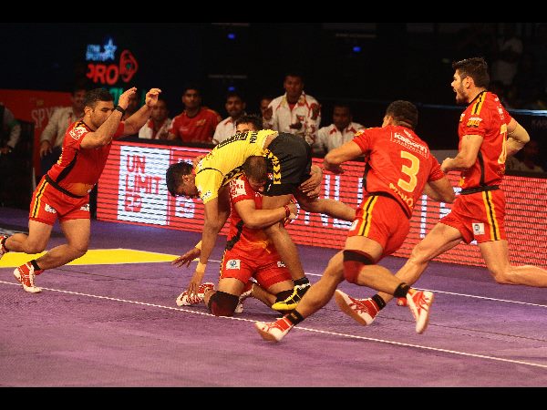 తెలుగు టైటాన్స్ మ్యాచ్‌లో రానా, రకుల్ సందడి