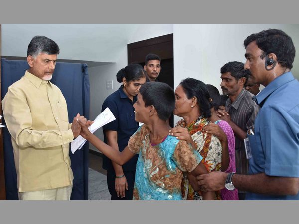 చంద్రబాబు భరోసా: ఆ చిన్నారి ప్రాణాన్ని నిలబెట్టింది చంద్రబాబు భరోసా: ఆ చిన్నారి ప్రాణాన్ని నిలబెట్టింది