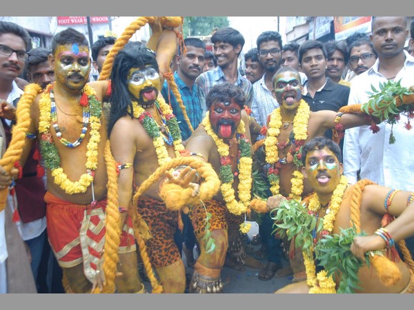 పోతరాజుల నృత్యం పోతరాజుల నృత్యం