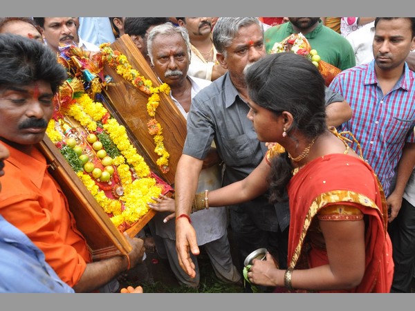 అమ్మవారి ఊరేగింపు అమ్మవారి ఊరేగింపు