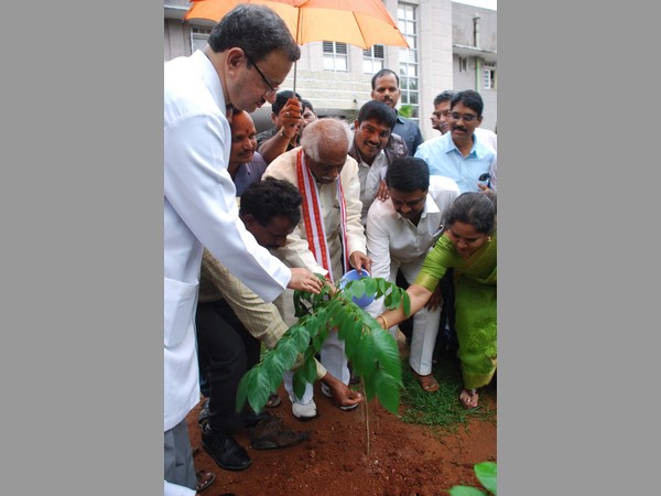 మొక్క నాటిన దత్తాత్రేయ మొక్క నాటిన దత్తాత్రేయ