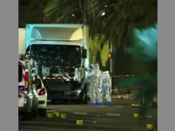 2 కిలోమీటర్ల మేర జనాన్ని ట్రక్కుతో ఢీకొట్టి..