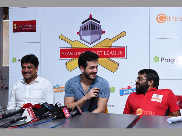 ఎస్‌సీఎల్ ట్రోఫీ ఆవిష్కరించిన అక్కినేని అఖిల్