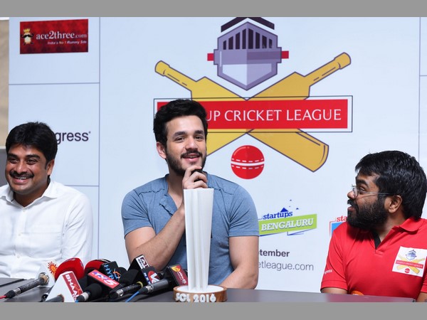 ఎస్‌సీఎల్ ట్రోఫీ ఆవిష్కరించిన అక్కినేని అఖిల్