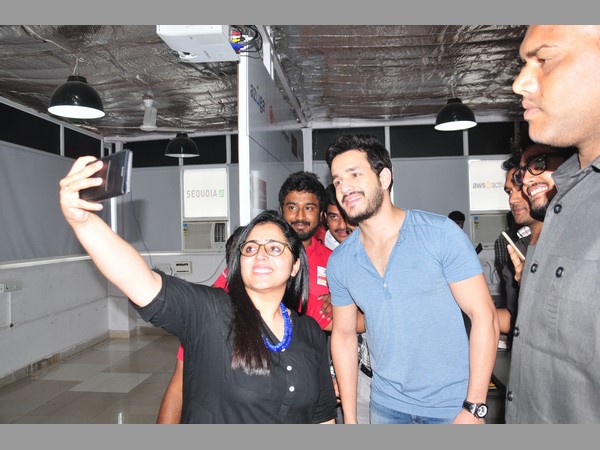 ఎస్‌సీఎల్ ట్రోఫీ ఆవిష్కరించిన అక్కినేని అఖిల్