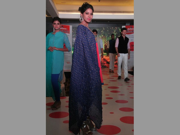 చిరునవ్వుతో సానియా 'షో' అదుర్స్