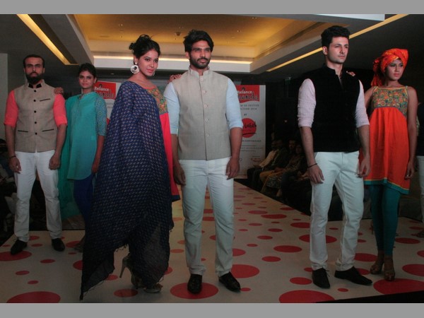 చిరునవ్వుతో సానియా 'షో' అదుర్స్