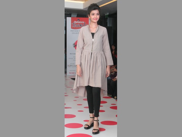 చిరునవ్వుతో సానియా 'షో' అదుర్స్