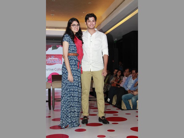 చిరునవ్వుతో సానియా 'షో' అదుర్స్