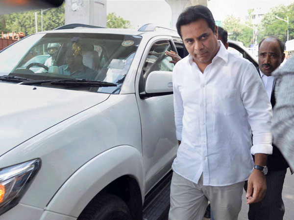కేటీఆర్ ఆదేశాలతో ఫ్లెక్సీల తొలగింపు