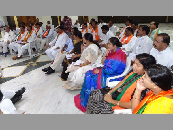 బీజేపీ నేతలు