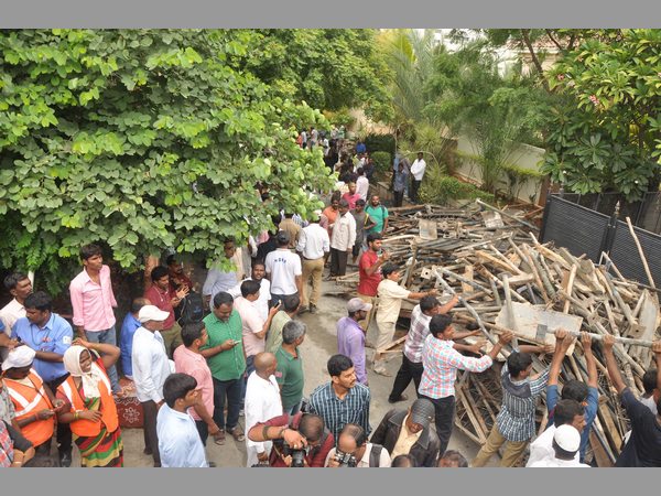 కూలిన భవనం