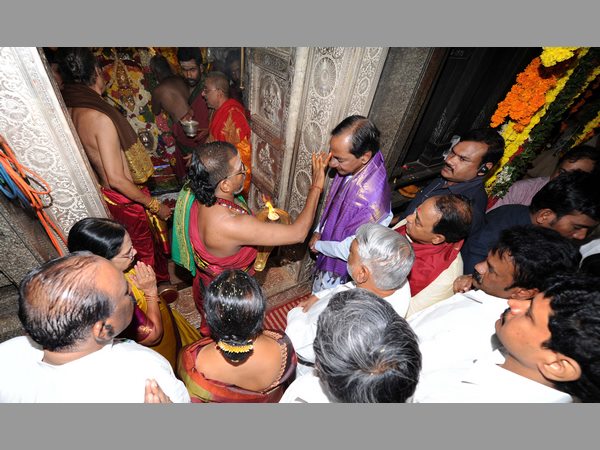 ఆలయంలో కెసిఆర్