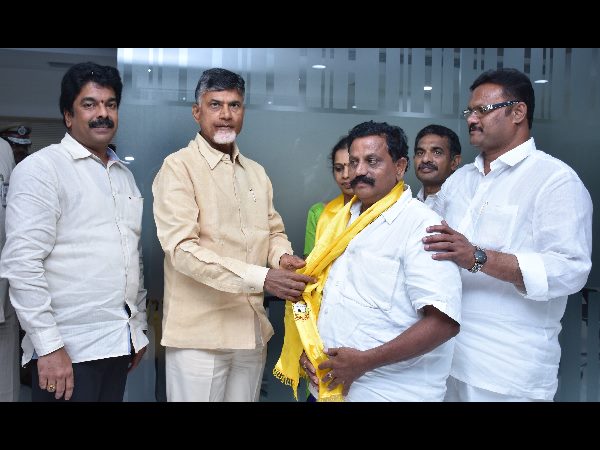  టీడీపీలో చేరిన విజయవాడ వైసీపీ కార్పోరేటర్ 