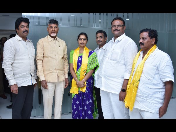 టీడీపీలో చేరిన విజయవాడ వైసీపీ కార్పోరేటర్ 