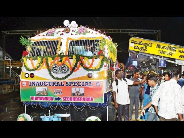 రైల్వే అధికారులపై అలిగిన బెజవాడ ఎంపీ కేశినేని నాని