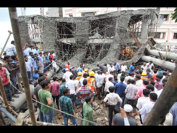  కూలిన పోర్టికో