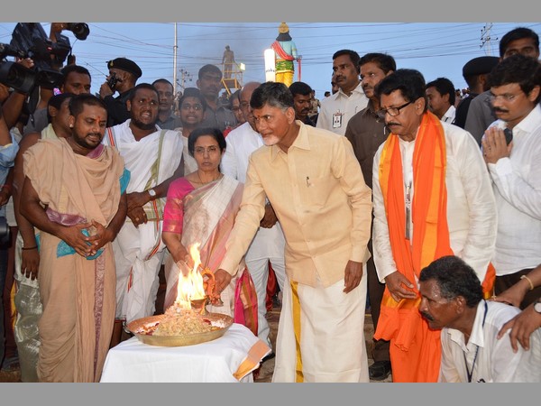 కృష్ణమ్మ హారతికి బోయపాటి దర్శకత్వం: సాయికుమార్ వాయిస్ ఓవర్